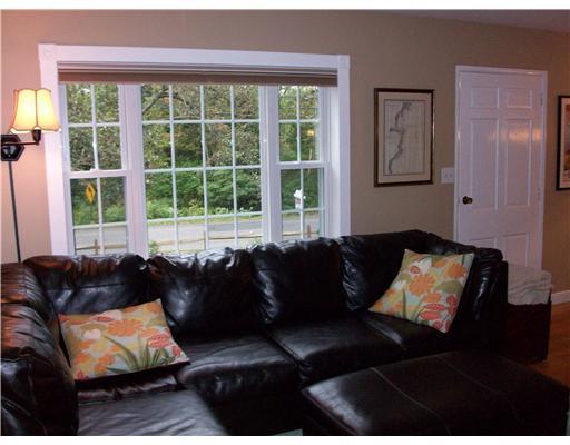 22 Broad Cove Road Cape Elizabeth, ME 04107 - Photo 6 of 13 Living Room.