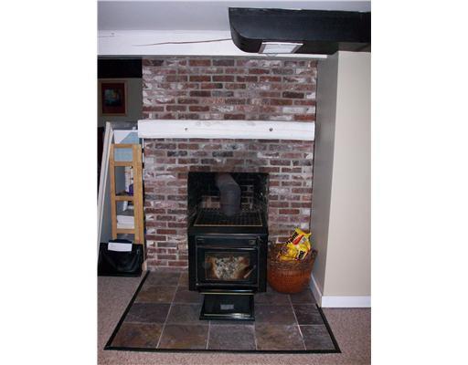22 Broad Cove Road Cape Elizabeth, ME 04107 - Photo 8 of 13 Den/Family/Great Room. Standard...