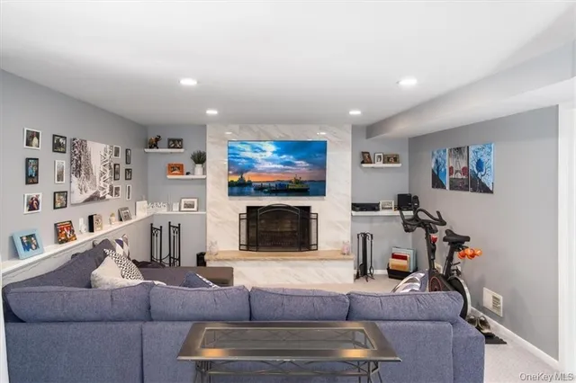 $899,000 | 1 North Amundsen Lane, Airmont, NY 10901