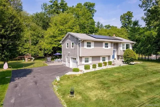 $899,000 | 1 North Amundsen Lane, Airmont, NY 10901