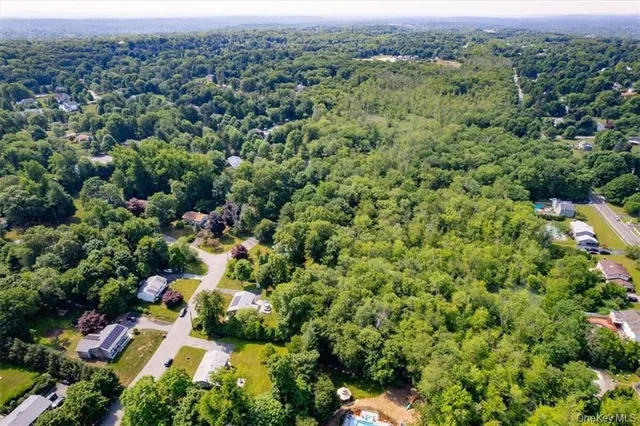 $899,000 | 1 North Amundsen Lane, Airmont, NY 10901