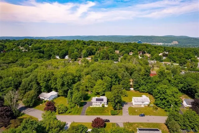 $899,000 | 1 North Amundsen Lane, Airmont, NY 10901