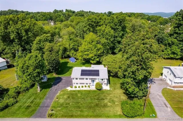 $899,000 | 1 North Amundsen Lane, Airmont, NY 10901