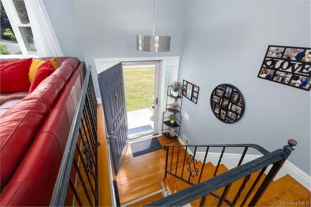 $899,000 | 1 North Amundsen Lane, Airmont, NY 10901