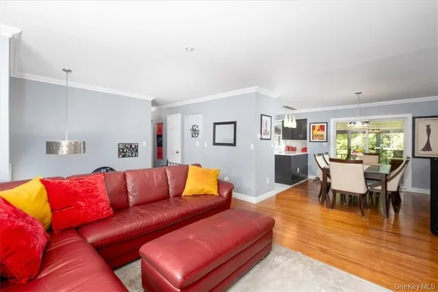 $899,000 | 1 North Amundsen Lane, Airmont, NY 10901