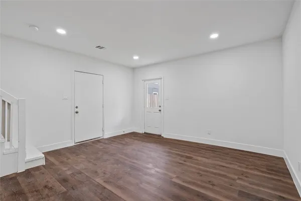 $2,400 | 1106 Winnie Street, Galveston, TX 77550