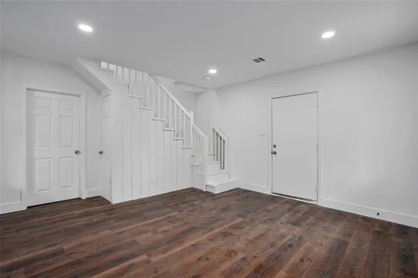$2,400 | 1106 Winnie Street, Galveston, TX 77550
