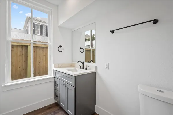 $2,400 | 1106 Winnie Street, Galveston, TX 77550