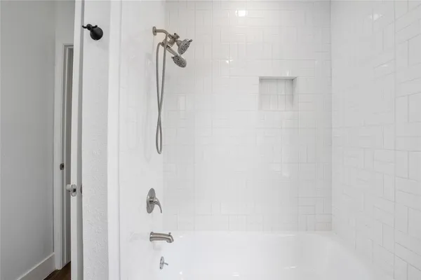 $2,400 | 1106 Winnie Street, Galveston, TX 77550
