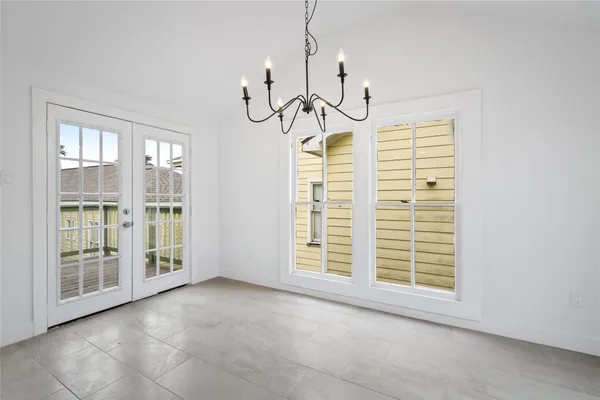 $2,400 | 1106 Winnie Street, Galveston, TX 77550