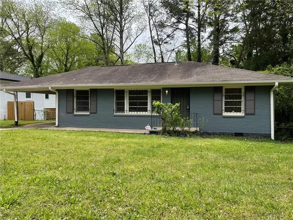 a house is sitting in middle of the garden