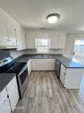 $1,400 | 890 Spring Forest Road, Unit I8, Greenville, NC 27834