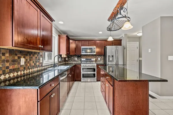 $750,000 | 401 Wallace Road, Goffstown, NH 03045