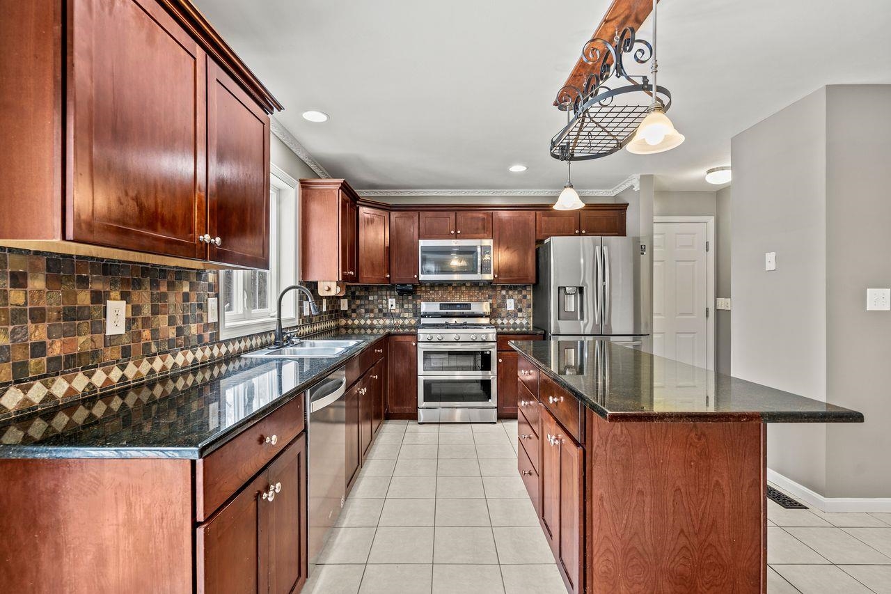 401 Wallace Road Goffstown, NH 03045 - Photo 4 of 25