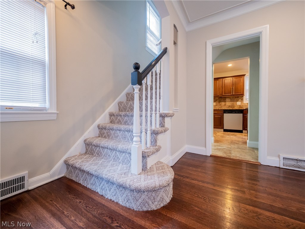 3684 Riedham Road Cleveland, OH 44120 - Photo 14 of 35