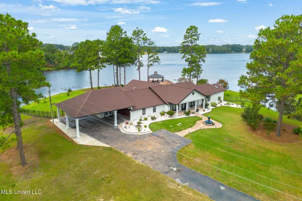 $1,249,000 | 73 Baracuda Drive, Hattiesburg, MS 39402