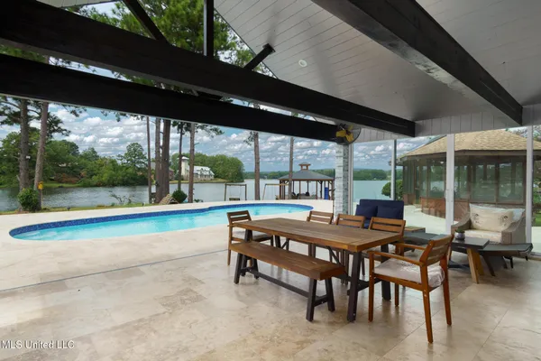 $1,249,000 | 73 Baracuda Drive, Hattiesburg, MS 39402
