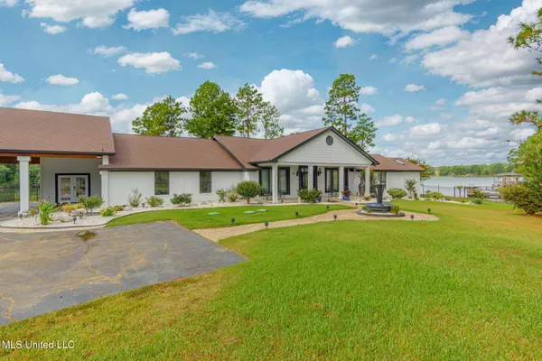 $1,249,000 | 73 Baracuda Drive, Hattiesburg, MS 39402