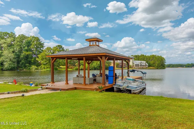 $1,249,000 | 73 Baracuda Drive, Hattiesburg, MS 39402