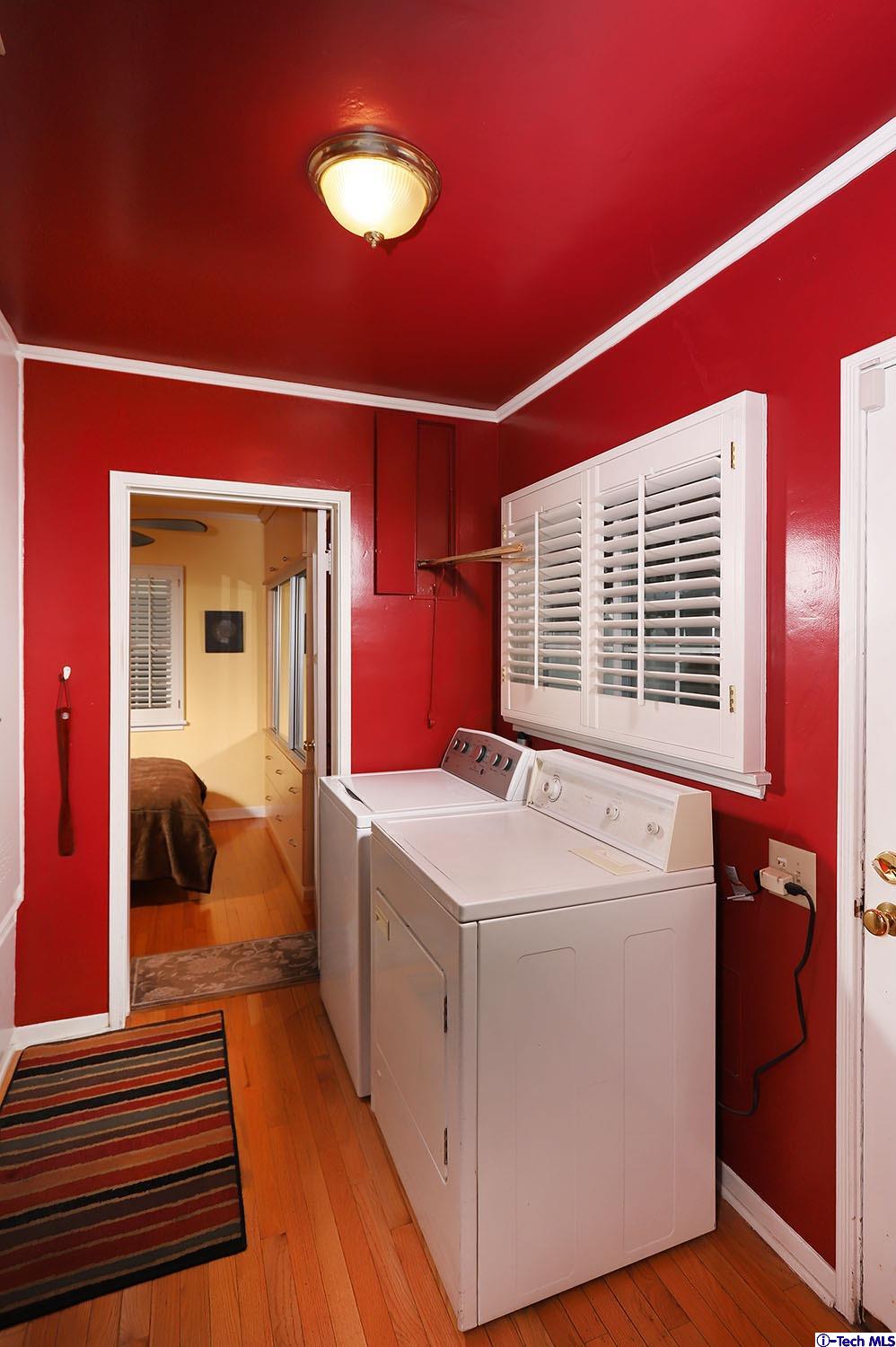 2011 West Kenneth Road Glendale, CA 91201 - Photo 14 of 32 Gallery Image 14