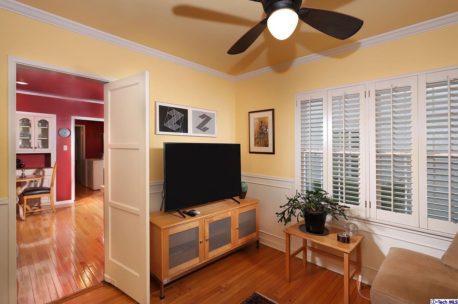 2011 West Kenneth Road Glendale, CA 91201 - Photo 16 of 32 Gallery Image 16
