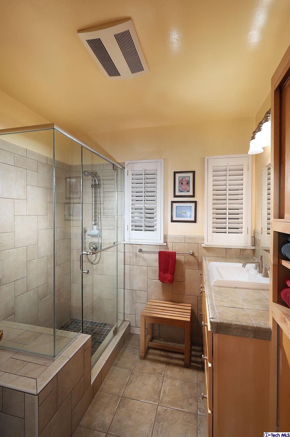 2011 West Kenneth Road Glendale, CA 91201 - Photo 21 of 32 Gallery Image 21