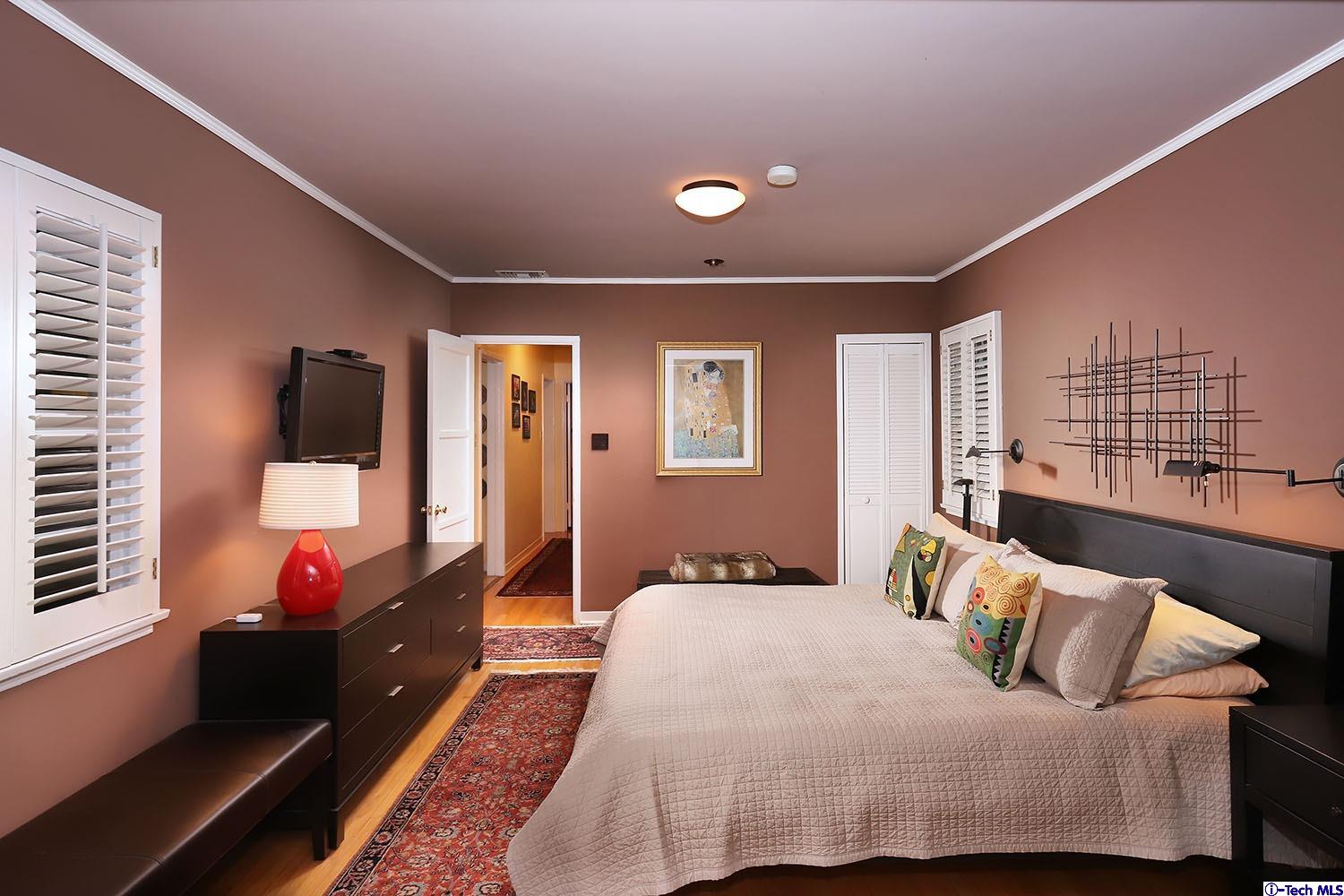 2011 West Kenneth Road Glendale, CA 91201 - Photo 23 of 32 Gallery Image 23
