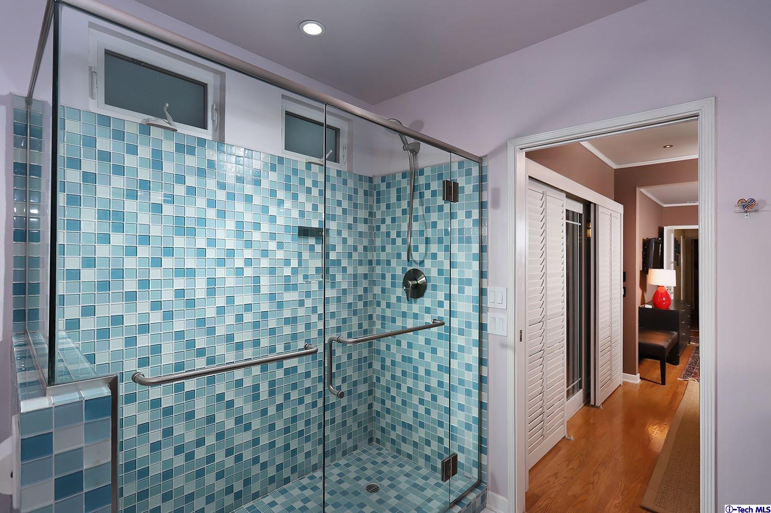 2011 West Kenneth Road Glendale, CA 91201 - Photo 27 of 32 Gallery Image 27
