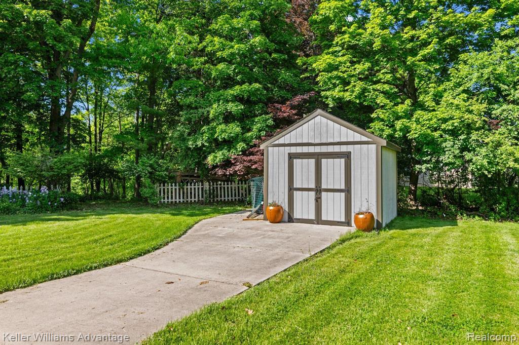 33770 Quaker Valley Road Farmington Hills, MI 48331 - Photo 28 of 31