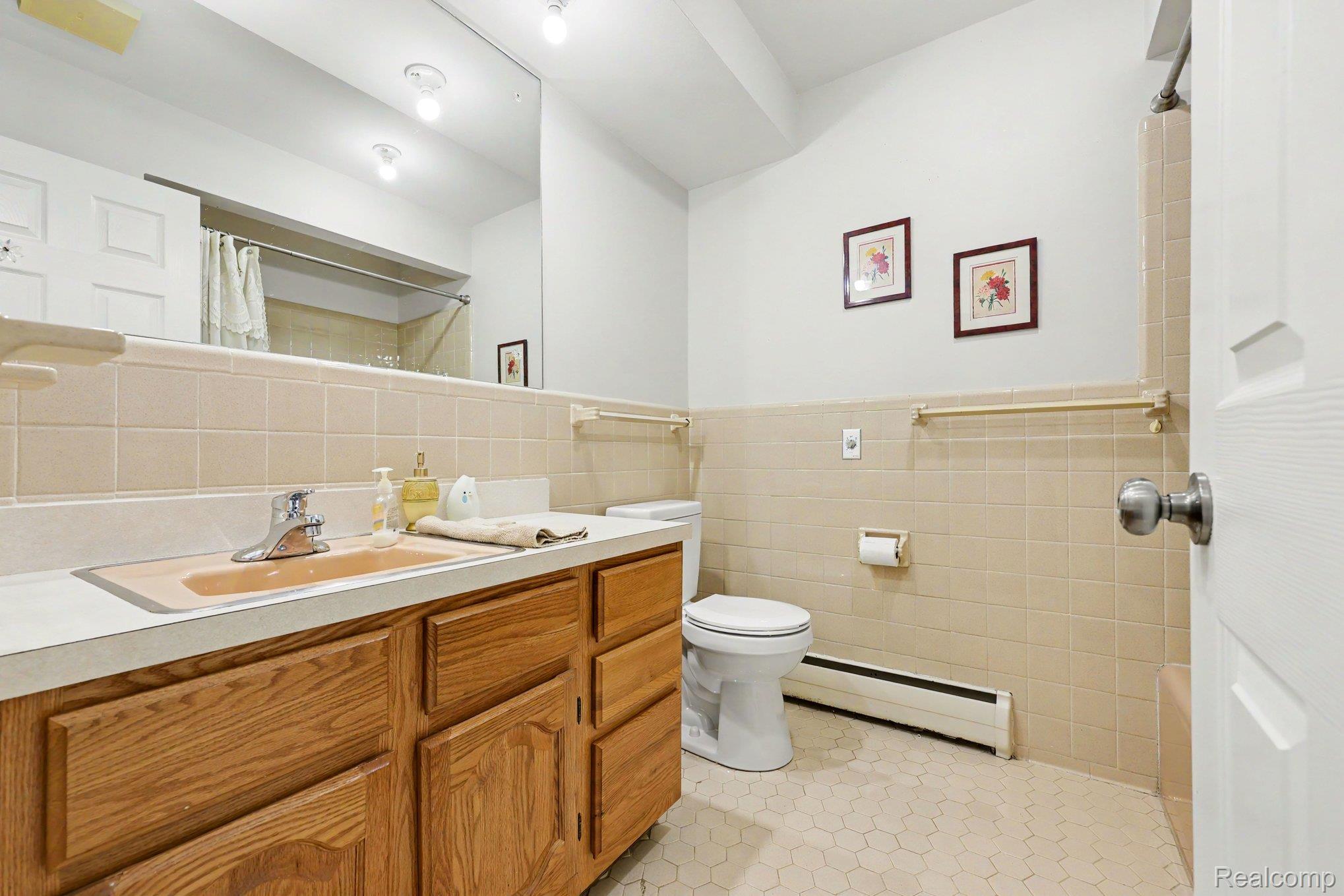 3750 Beach Road Troy, MI 48084 - Photo 19 of 27 020_file_5229.jpg