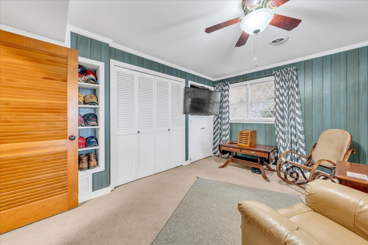 675 Bible Crossing Road Winchester, TN 37398 - Photo 21 of 35 a living room with furniture and a flat screen tv