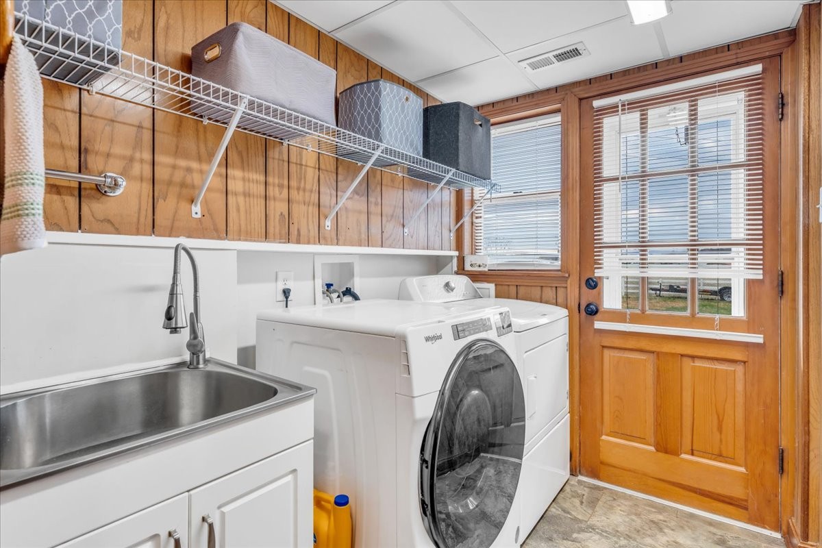 675 Bible Crossing Road Winchester, TN 37398 - Photo 23 of 35 a utility room with dryer and washer