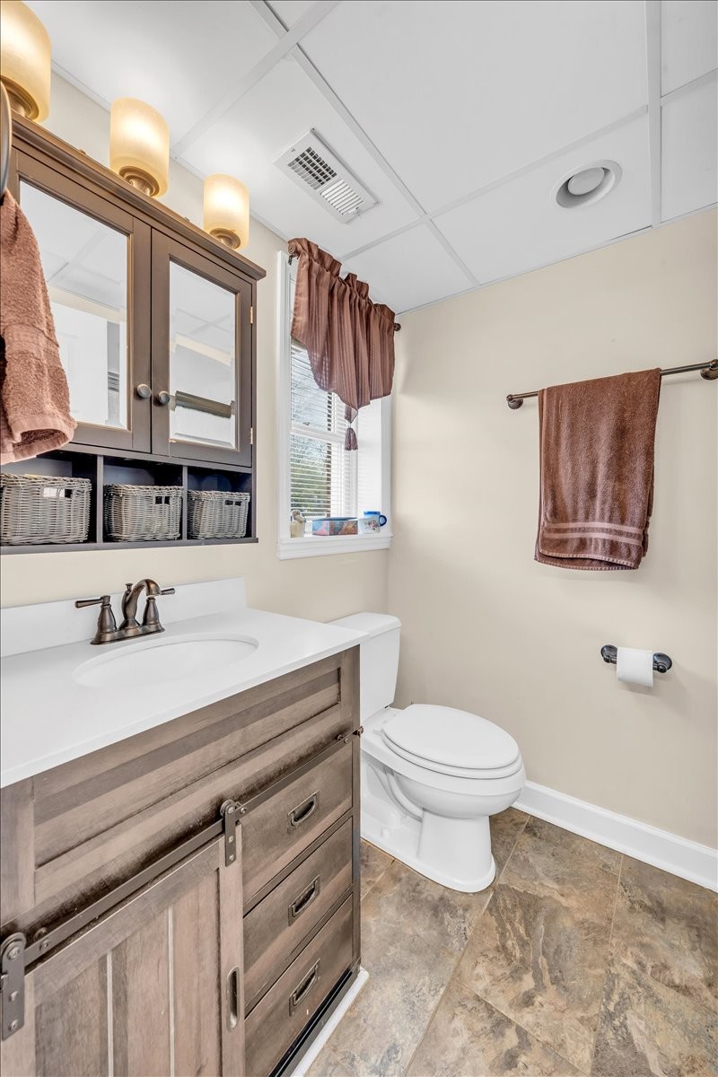 675 Bible Crossing Road Winchester, TN 37398 - Photo 24 of 35 a bathroom with a sink a toilet and mirror