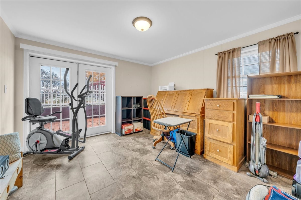 675 Bible Crossing Road Winchester, TN 37398 - Photo 25 of 35 a view of a room with gym equipment