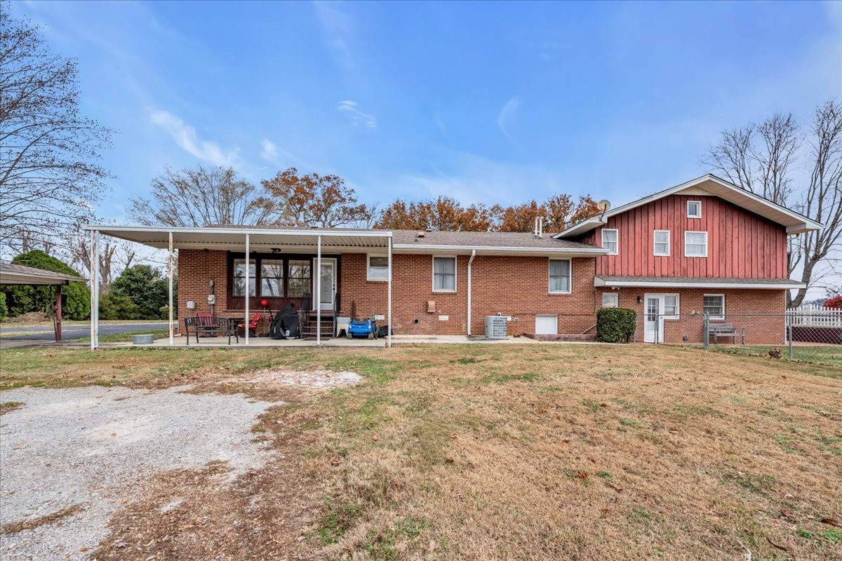 675 Bible Crossing Road Winchester, TN 37398 - Photo 33 of 35 front view of a building with a garden