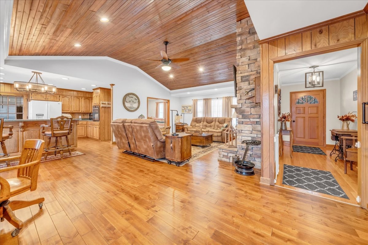 675 Bible Crossing Road Winchester, TN 37398 - Photo 6 of 35 a living room with furniture and a flat screen tv