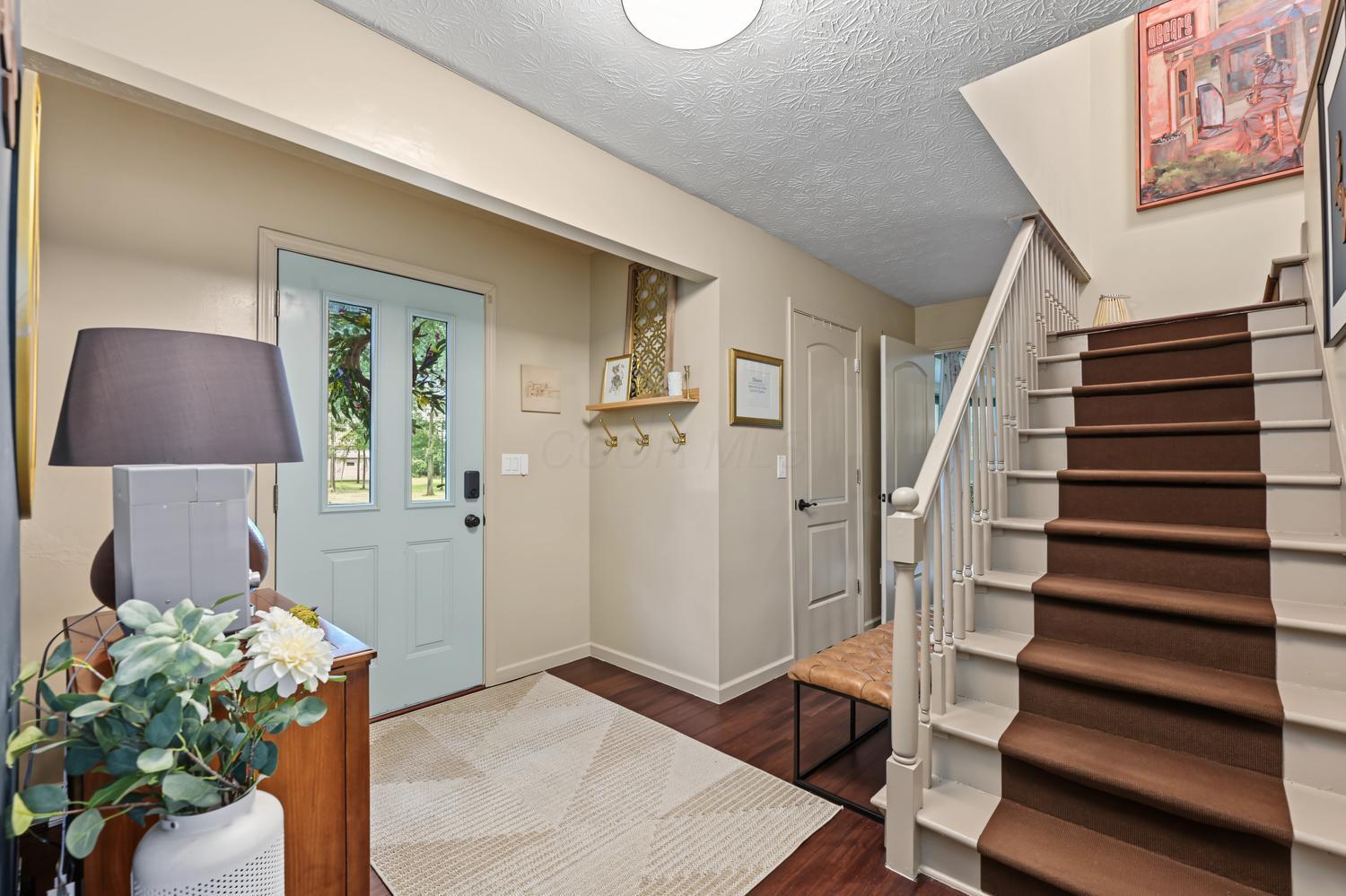 8005 Maxtown Road Westerville, OH 43082 - Photo 6 of 50 Foyer