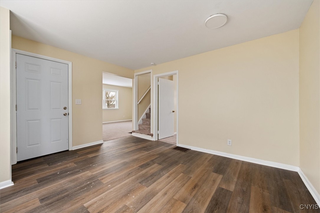 546 Stone Street Oneida, NY 13421 - Photo 5 of 38