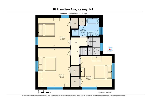 a black and white photo of a living room