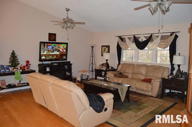 7709 Shelty Road Benton, IL 62812 - Photo 9 of 26