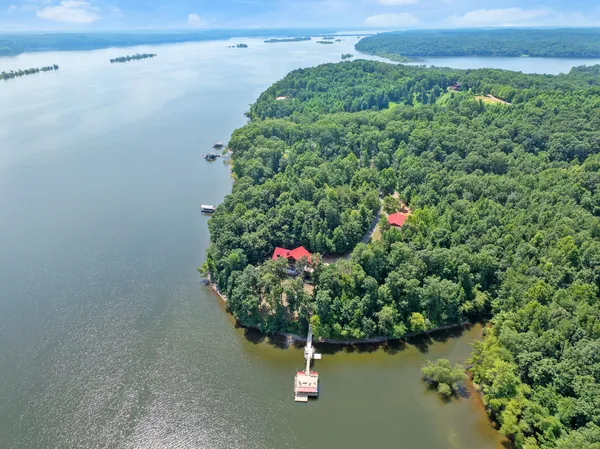 a picture of city view with lake view
