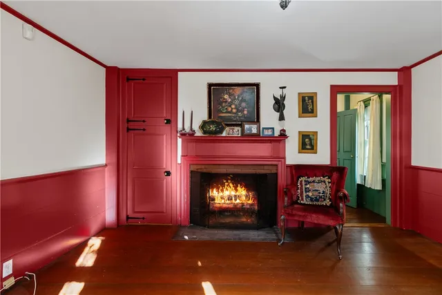 $749,999 | 237 Commonwealth Avenue, Warwick, RI 02886