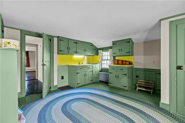 $749,999 | 237 Commonwealth Avenue, Warwick, RI 02886