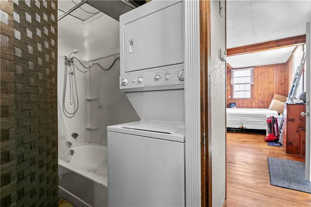 $749,999 | 237 Commonwealth Avenue, Warwick, RI 02886