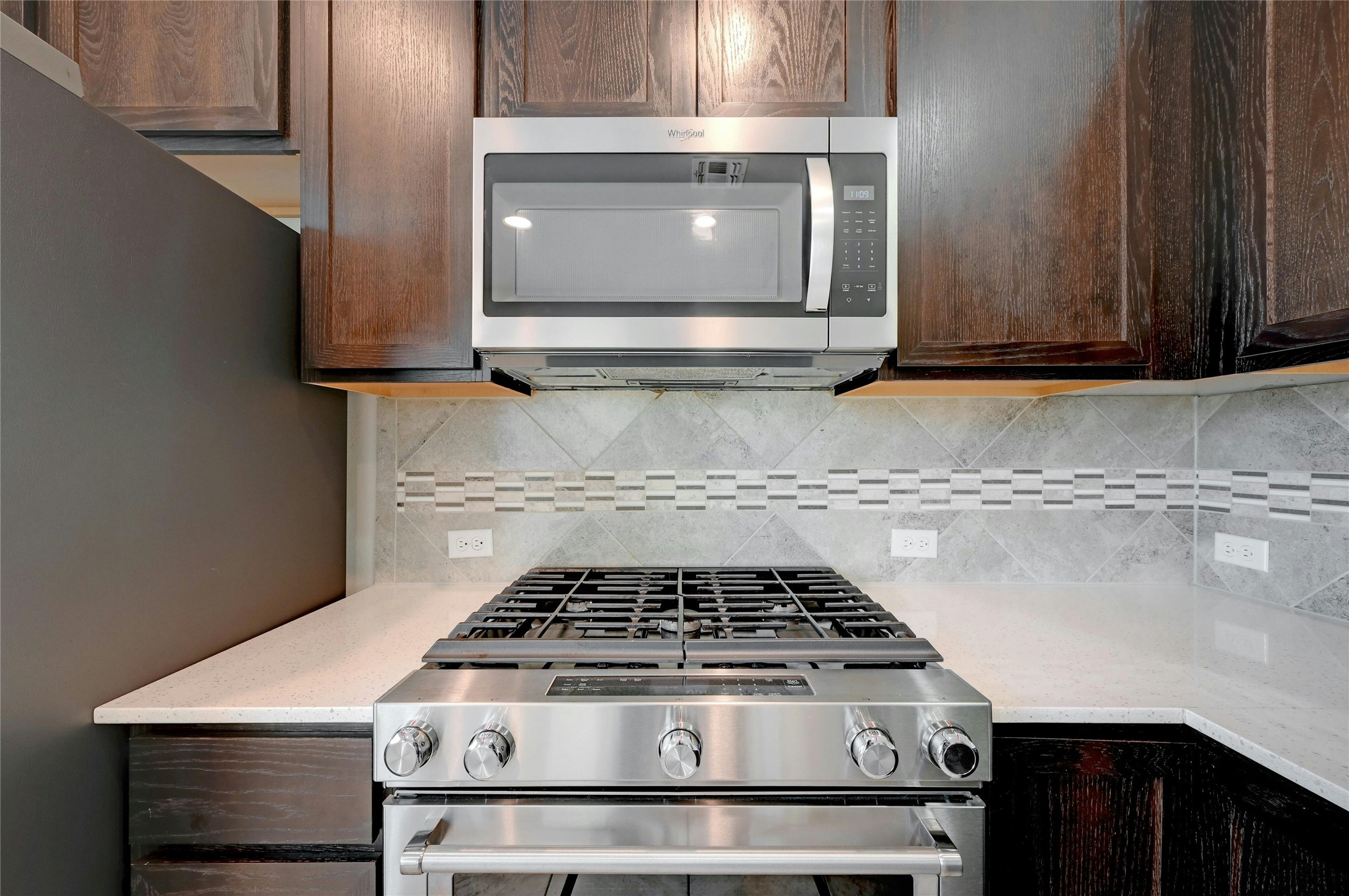 121 Switchgrass Street San Marcos, TX 78666 - Photo 14 of 33 Gas stovetop.
