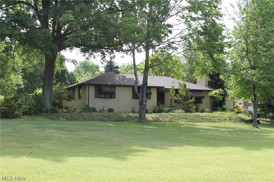 1727 Brookfield Road Hubbard, OH 44425 - Photo 1 of 35 Gallery Image 1