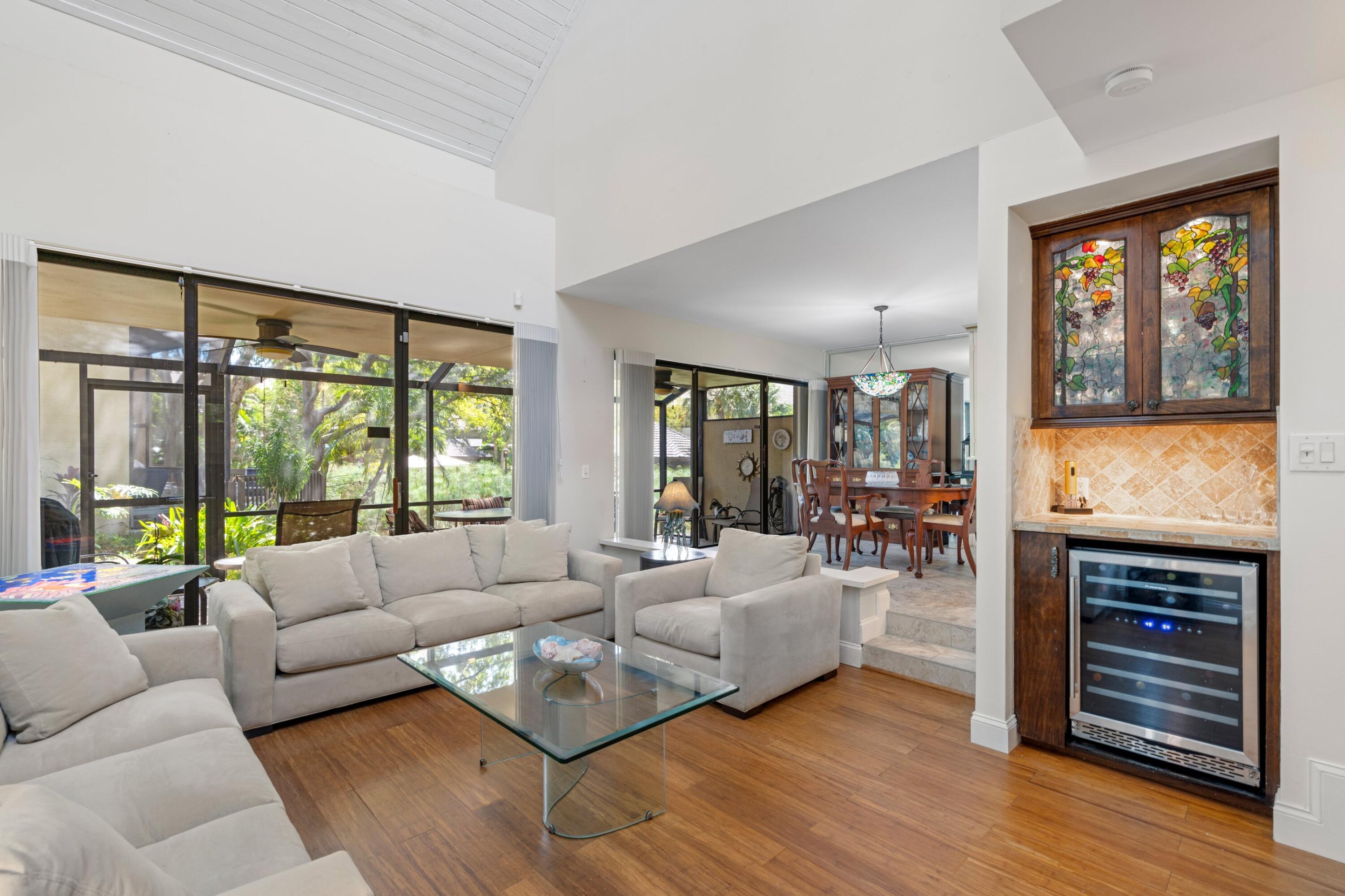 754 St Albans Drive Boca Raton, FL 33486 - Photo 5 of 27 Living Room