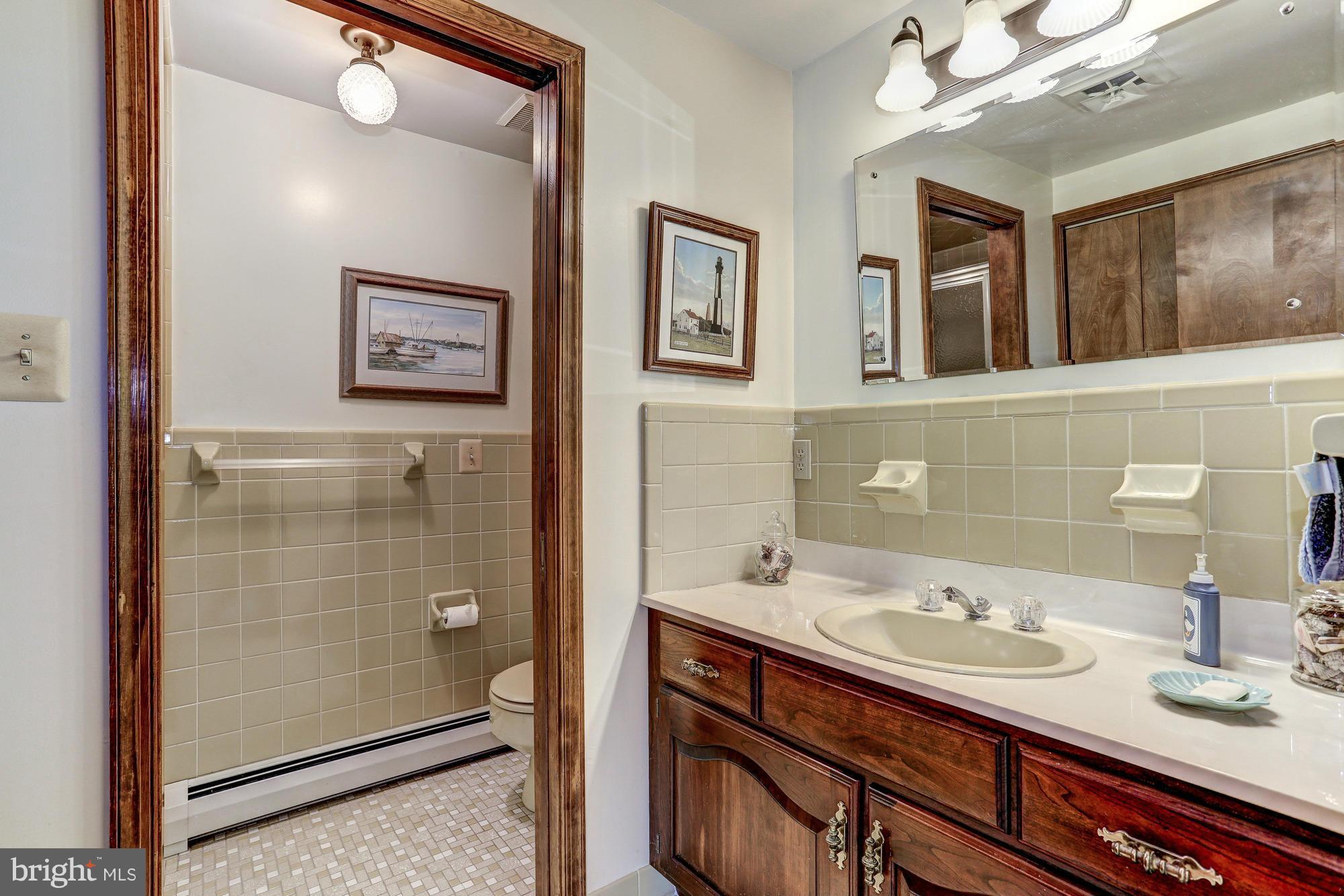 11808 Valley Road Fairfax, VA 22033 - Photo 15 of 26 Master Bathroom