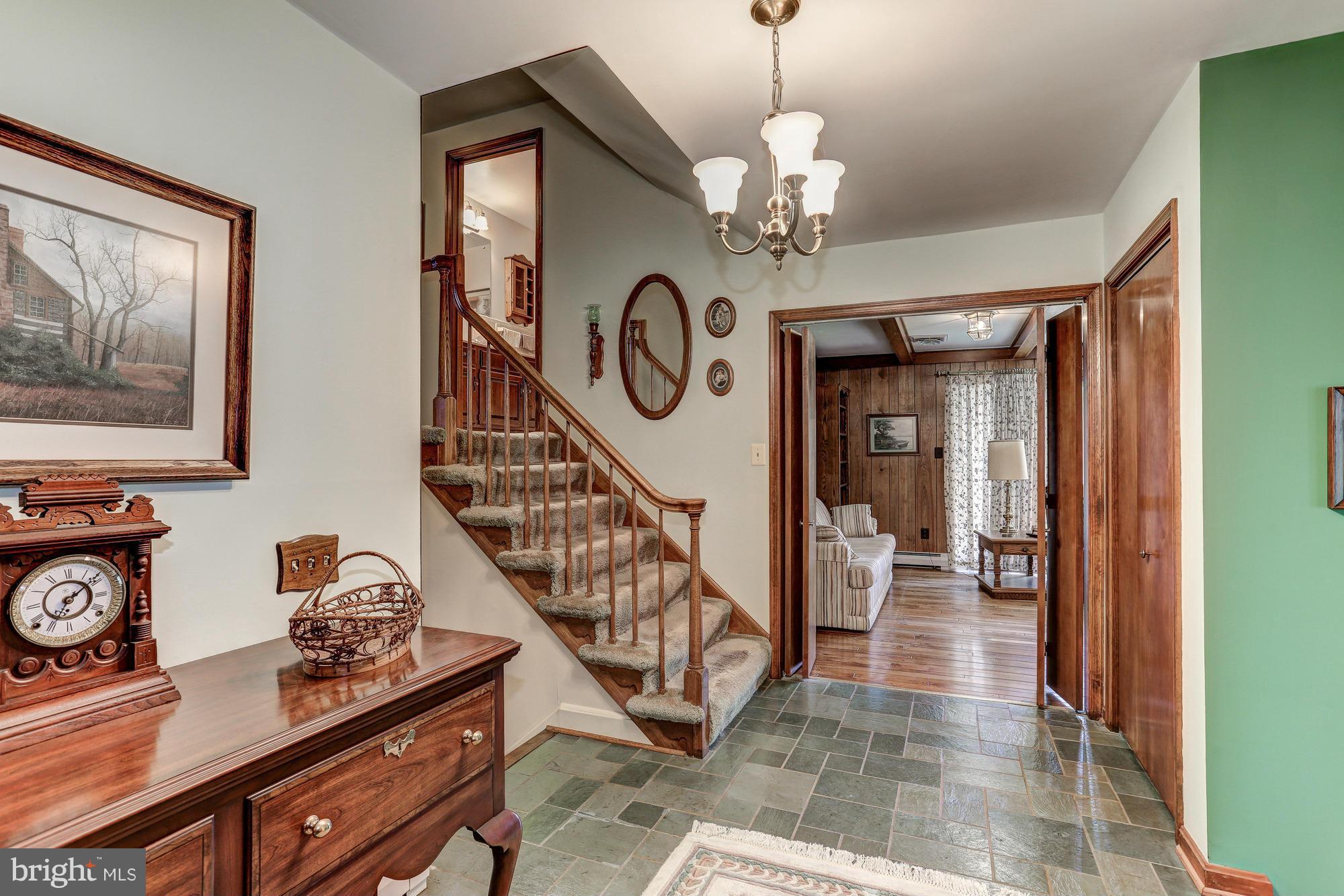 11808 Valley Road Fairfax, VA 22033 - Photo 3 of 26 Foyer