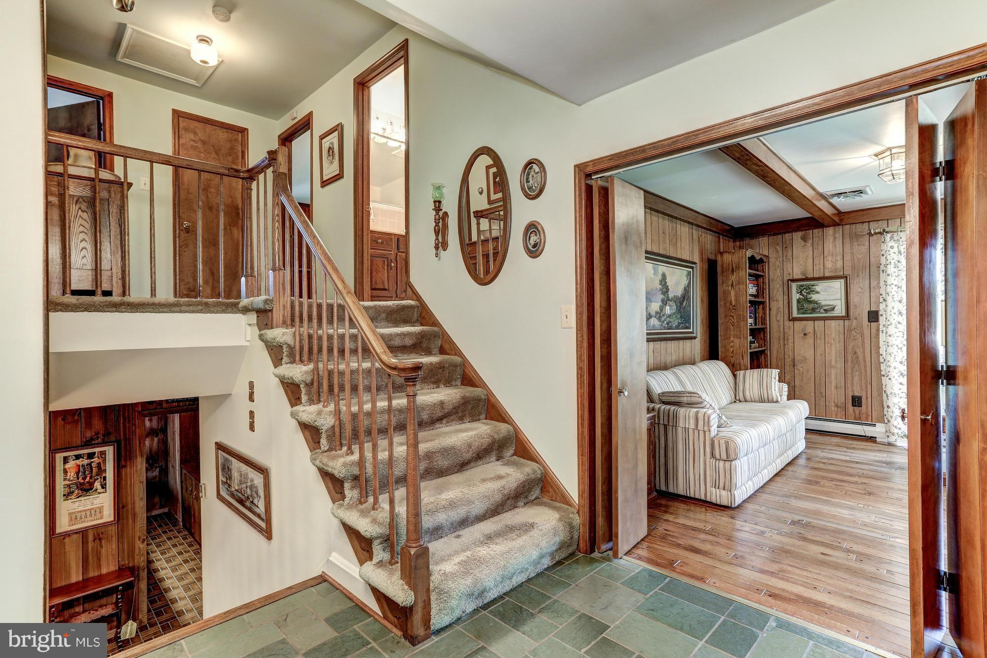 11808 Valley Road Fairfax, VA 22033 - Photo 4 of 26 Foyer